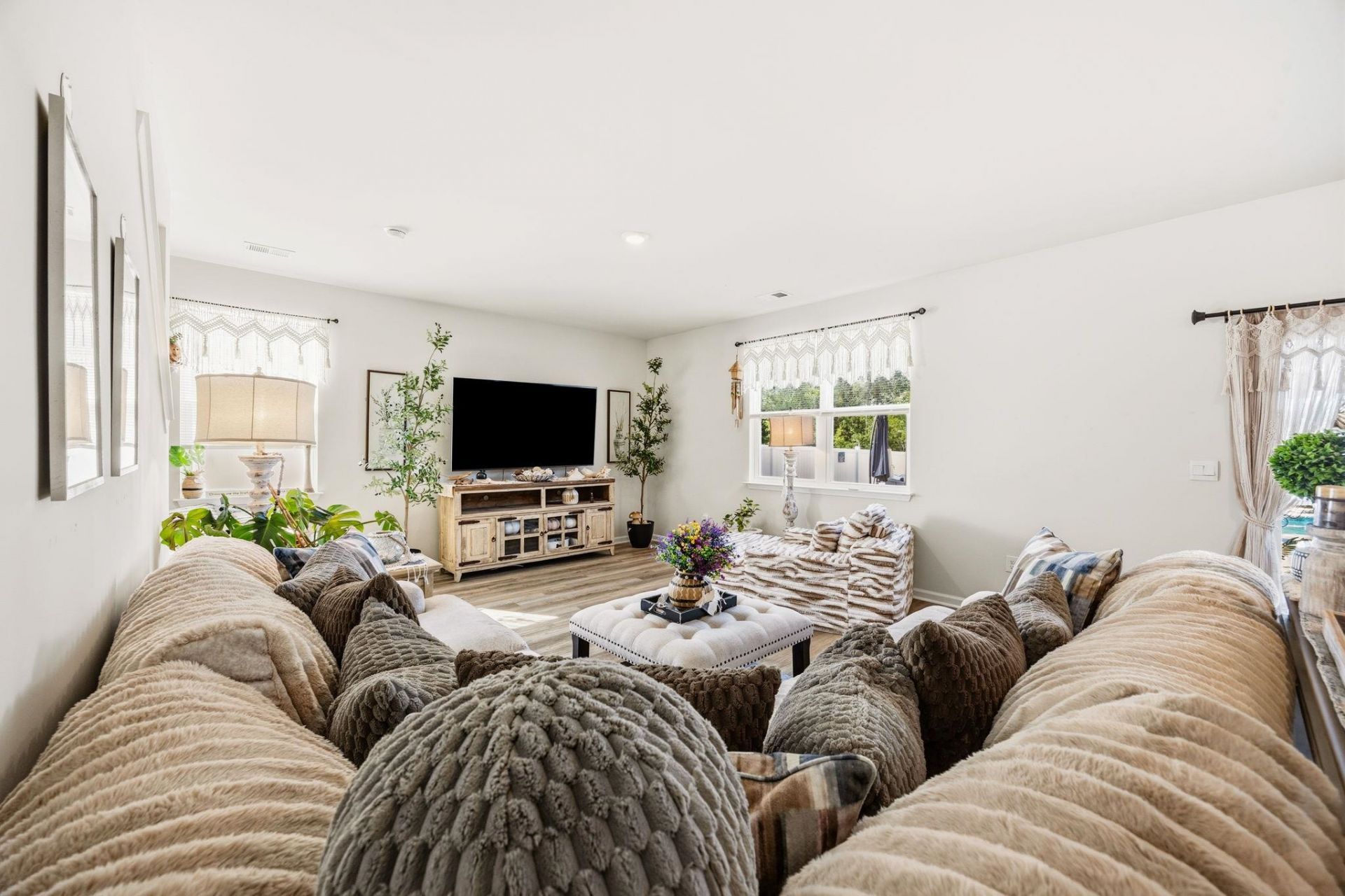 1800 Castlebay Dr. Photo 6