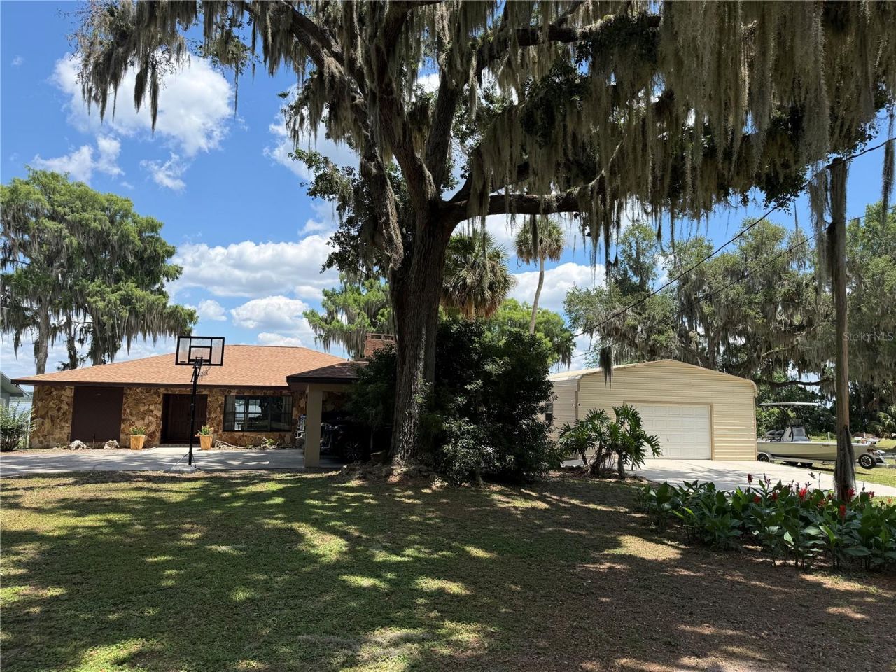 4232 County Road 400, Lake Panasoffkee, FL 33538 Photo