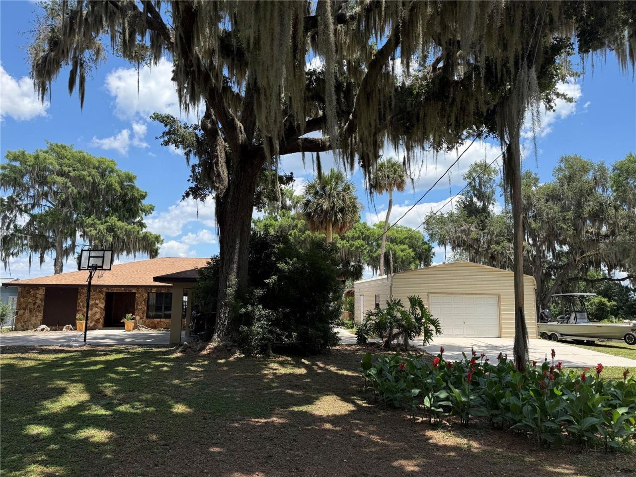 4232 County Road 400, Lake Panasoffkee, FL 33538 Photo