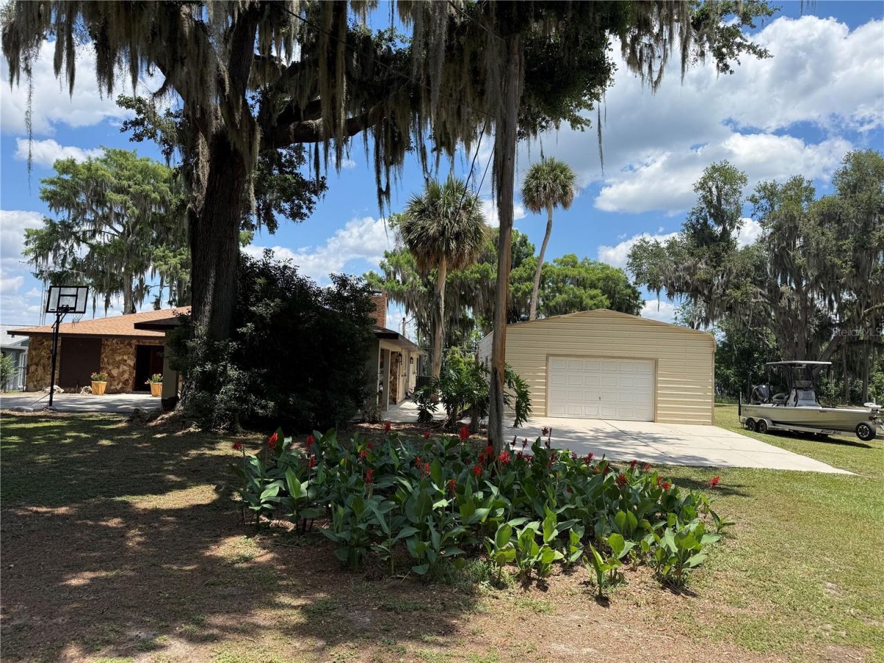 4232 County Road 400, Lake Panasoffkee, FL 33538 Photo
