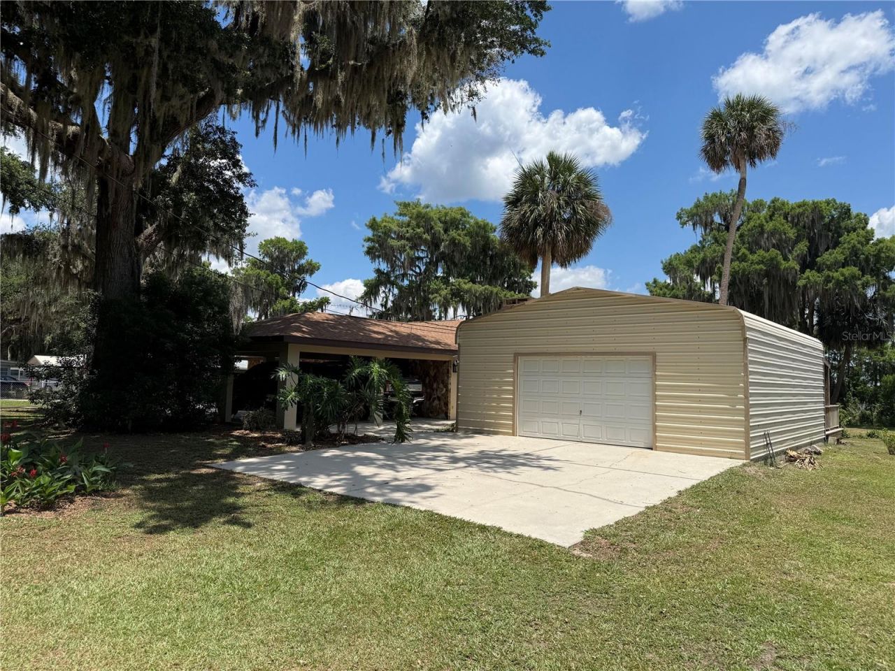 4232 County Road 400, Lake Panasoffkee, FL 33538 Photo
