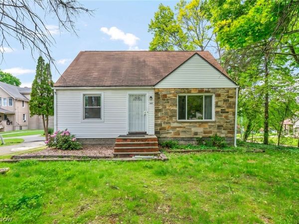 1574 East Avenue , Akron, OH 44314
