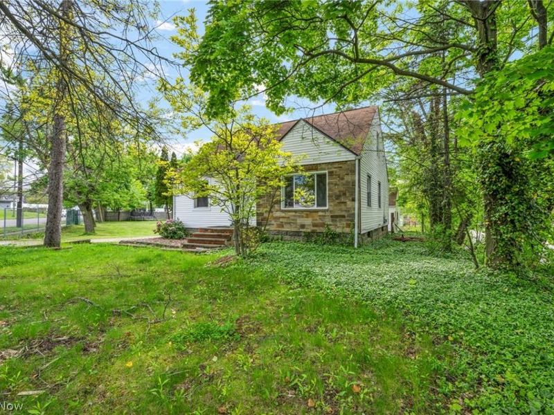 1574 East Avenue, Akron, OH 44314 Photo 2