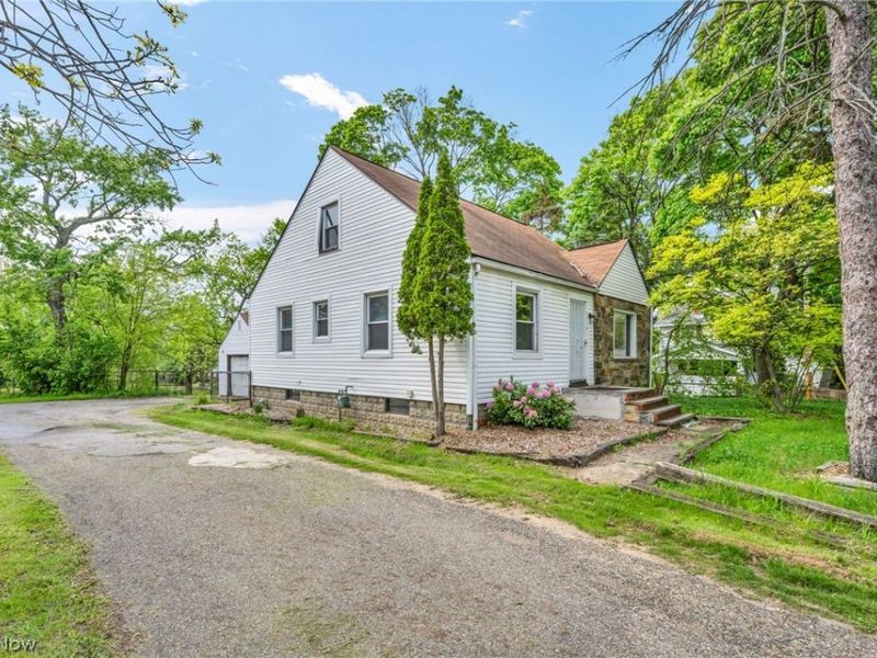1574 East Avenue, Akron, OH 44314 Photo 3