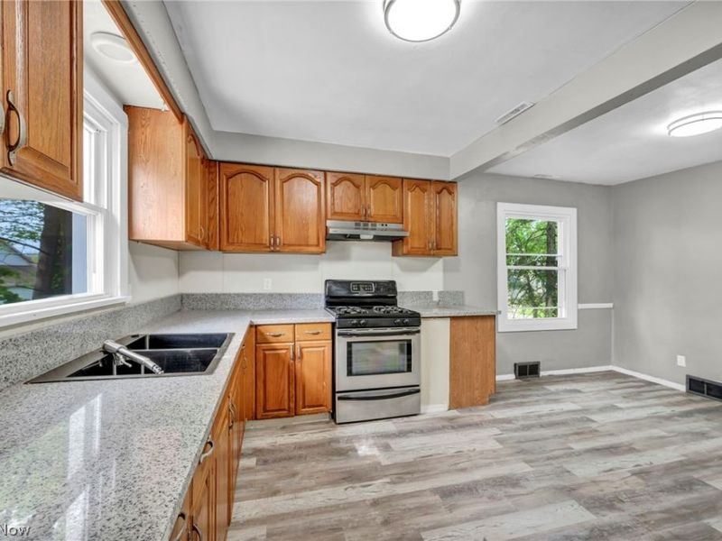 1574 East Avenue, Akron, OH 44314 Photo 9