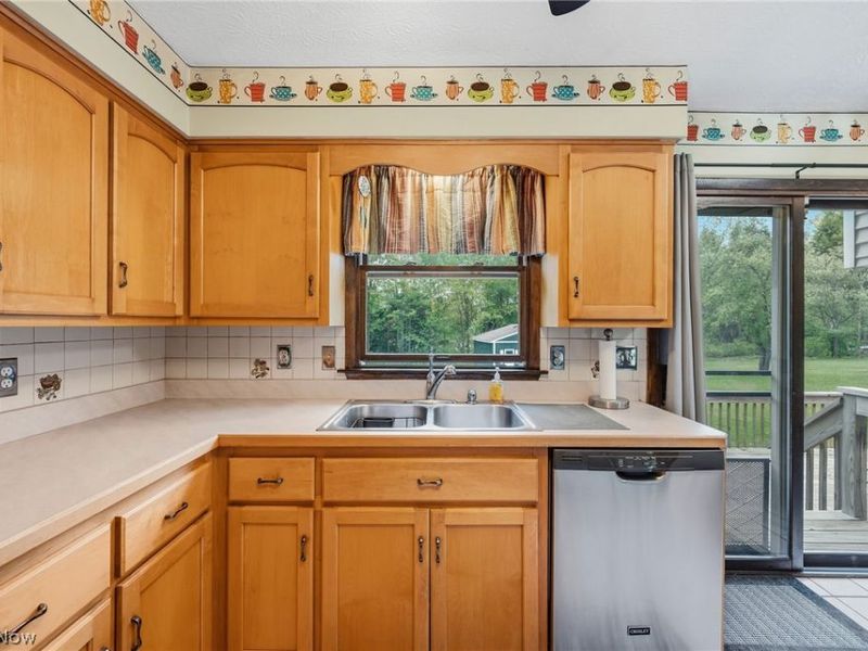 10471 Meadowhurst Lane, Chardon, OH 44024 Photo 11