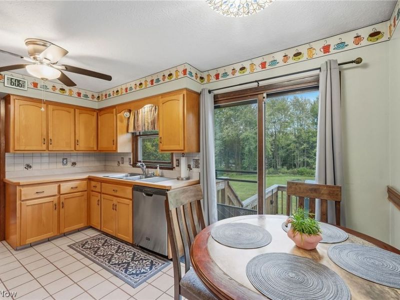 10471 Meadowhurst Lane, Chardon, OH 44024 Photo 14