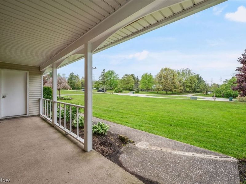 10471 Meadowhurst Lane, Chardon, OH 44024 Photo 3