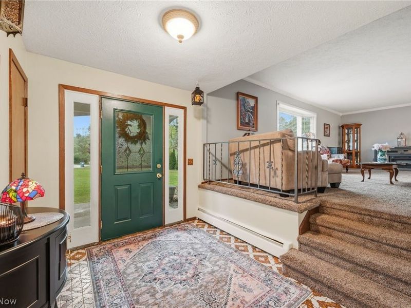 10471 Meadowhurst Lane, Chardon, OH 44024 Photo 5