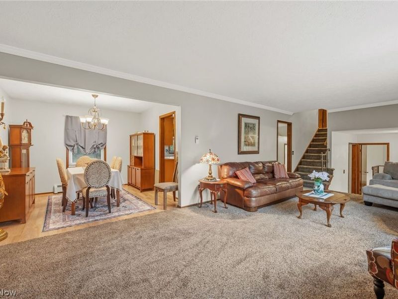 10471 Meadowhurst Lane, Chardon, OH 44024 Photo 8