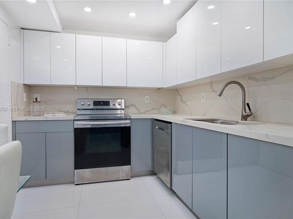 9511 Collins Ave , Unit 901, Surfside, FL 33154