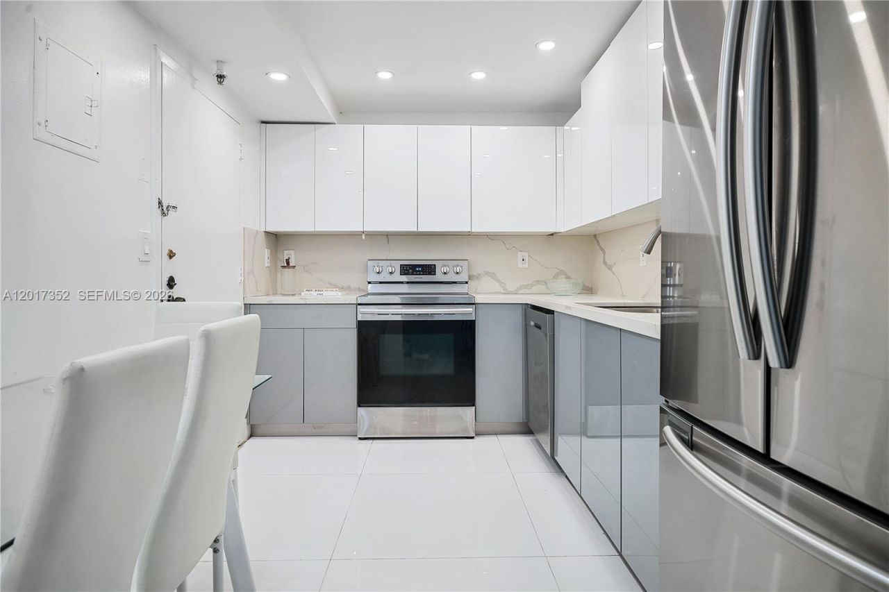 9511 Collins Ave , Unit 901, Surfside, FL 33154 Photo