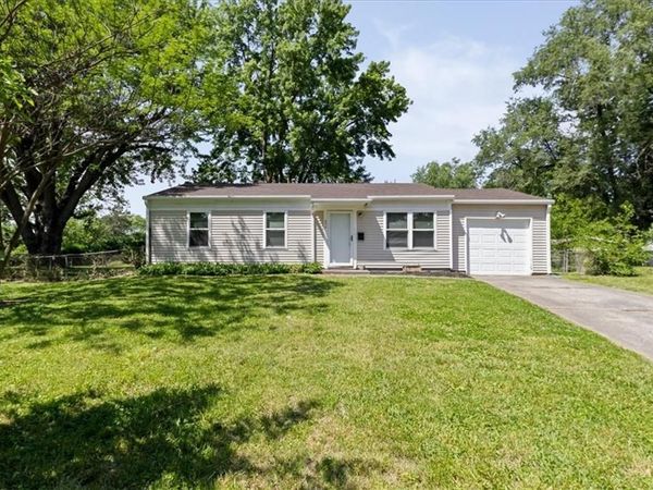 406 N Geronimo Drive, Independence, MO 64056
