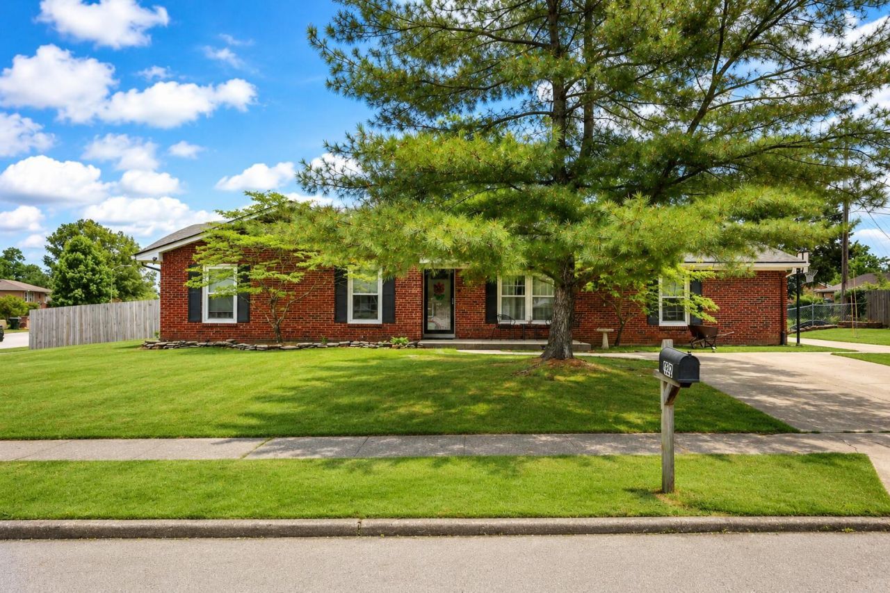 282 S Eagle Creek Drive, Lexington, KY 40515 Main Photo