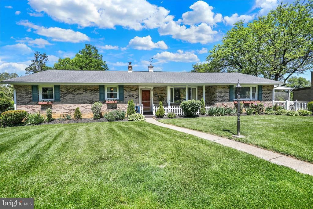 833 JOAN TC, READING, PA 19611