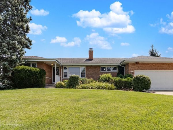 125 N Oak Leaf Drive , Addison, IL 60101