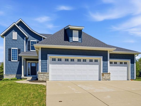 6900 GROVER Station , Bettendorf, IA 52722