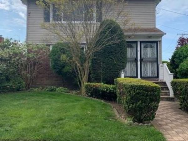 2 Vanata Court , Hempstead, NY 11550