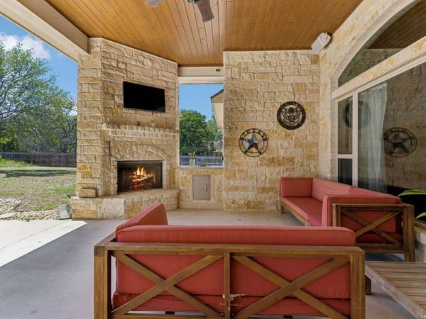 148 Woodlands, La Vernia, TX 78121