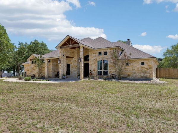 148 Woodlands, La Vernia, TX 78121