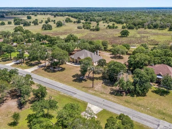 148 Woodlands, La Vernia, TX 78121