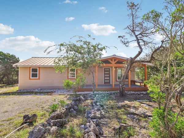 235 MOUNTAIN CREEK RD, Pipe Creek, TX 78063