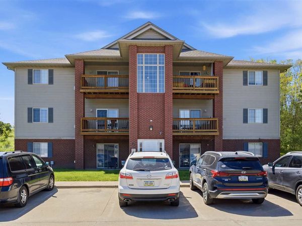 2270 Holiday Rd, Unit 510, Coralville, IA 52241