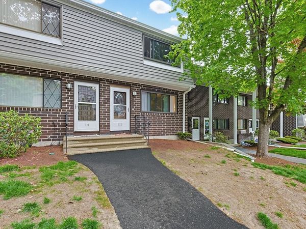 123 Farrwood Dr, Unit 123, Haverhill, MA 01835