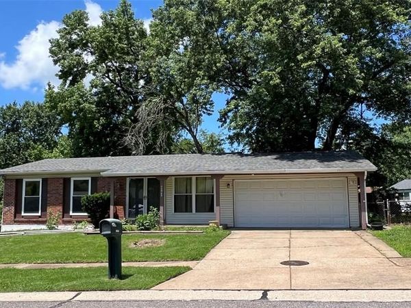 11747 Vizcuya Court , Florissant, MO 63033