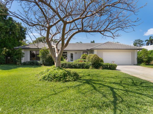 820 Canary Walk, Delray Beach, FL 33483