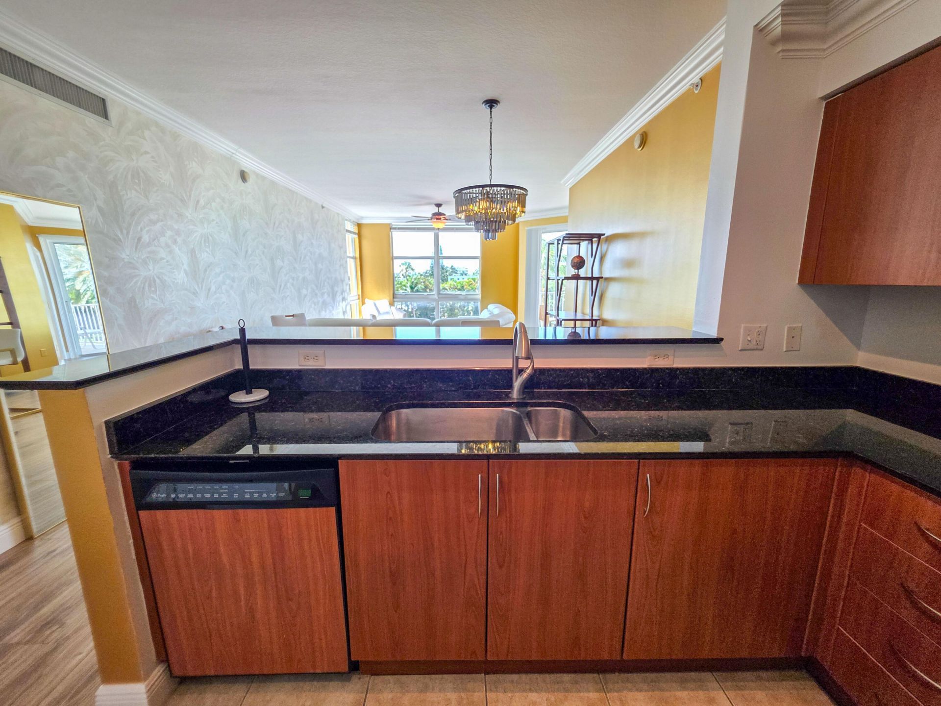 806 E Windward Way, Unit 323, Lantana, FL 33462 Photo
