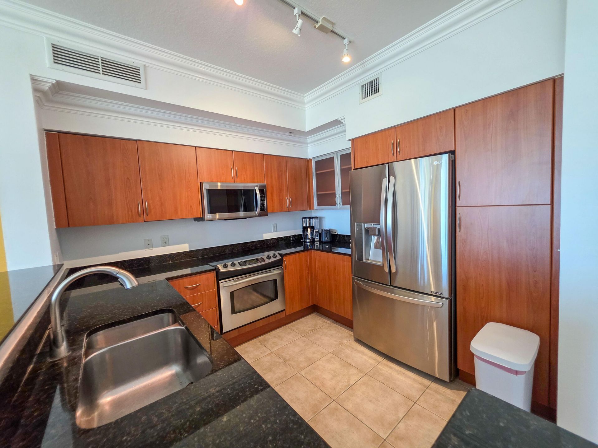 806 E Windward Way, Unit 323, Lantana, FL 33462 Photo