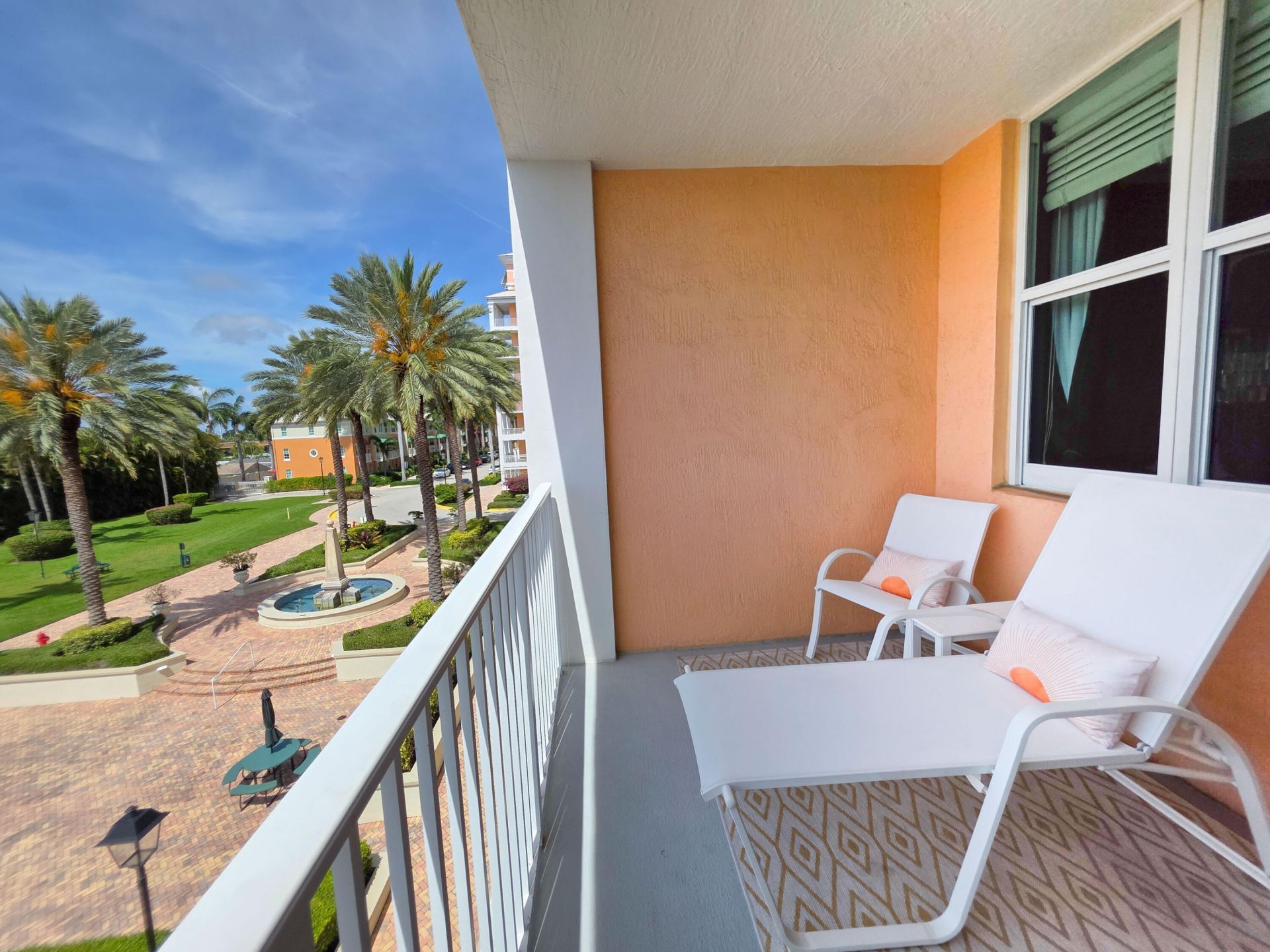 806 E Windward Way, Unit 323, Lantana, FL 33462 Photo
