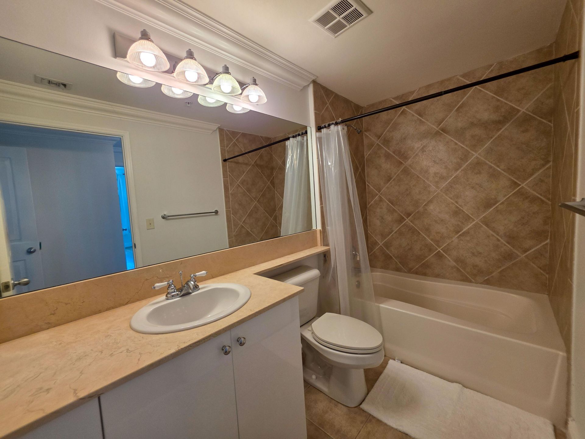 806 E Windward Way, Unit 323, Lantana, FL 33462 Photo
