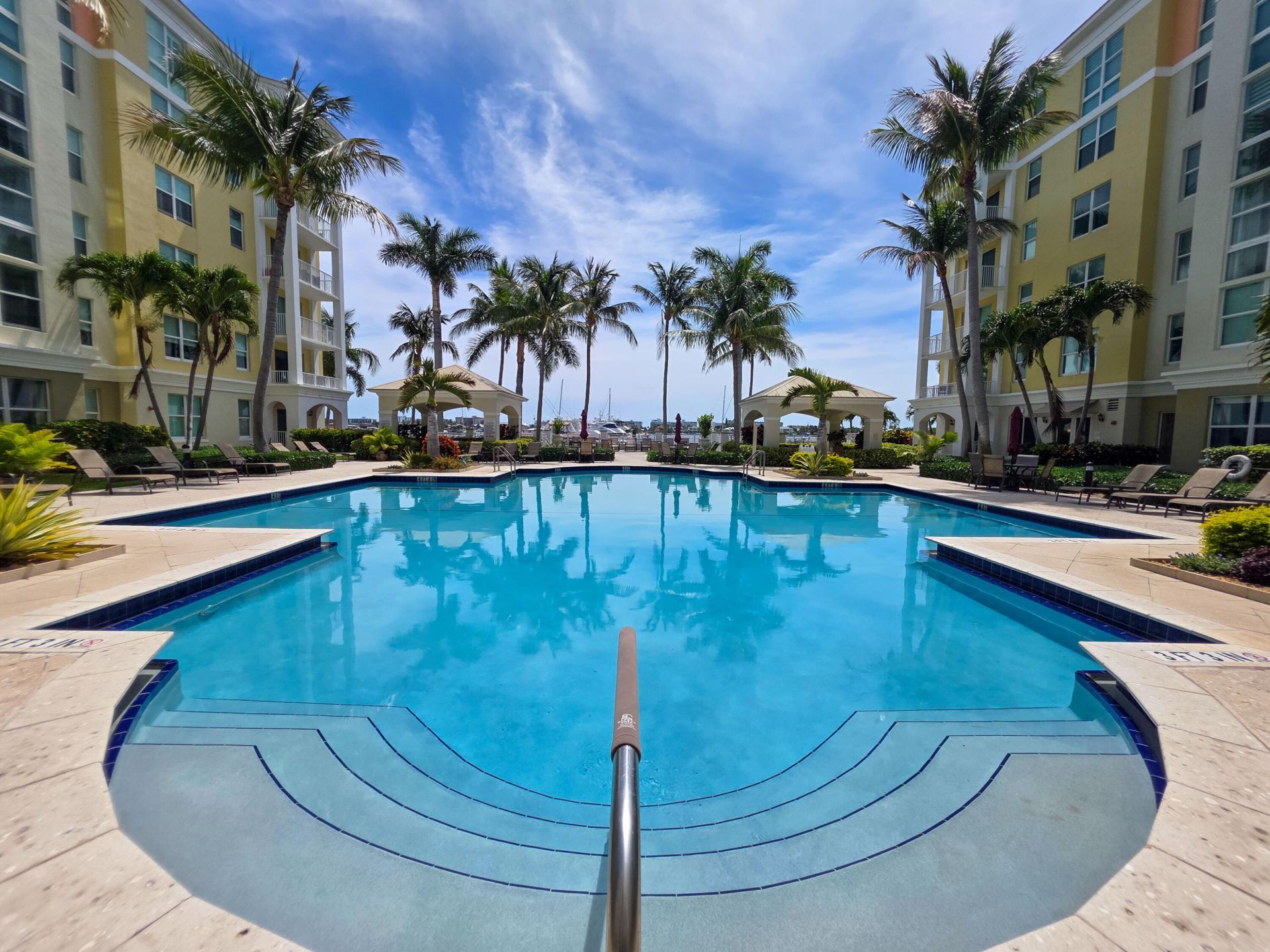 806 E Windward Way, Unit 323, Lantana, FL 33462 Photo