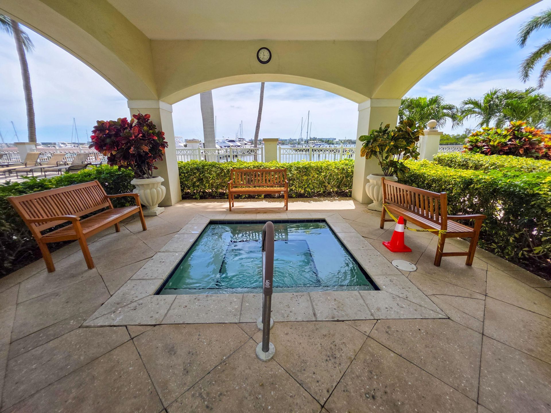 806 E Windward Way, Unit 323, Lantana, FL 33462 Photo