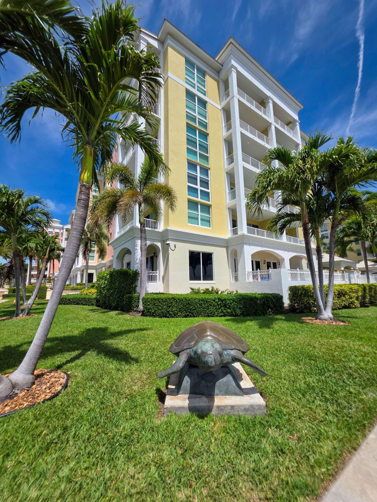 806 E Windward Way, Unit 323, Lantana, FL 33462 Photo