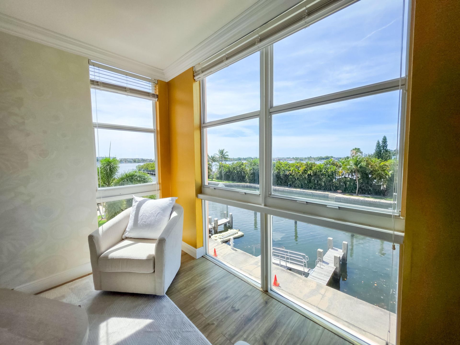 806 E Windward Way, Unit 323, Lantana, FL 33462 Photo