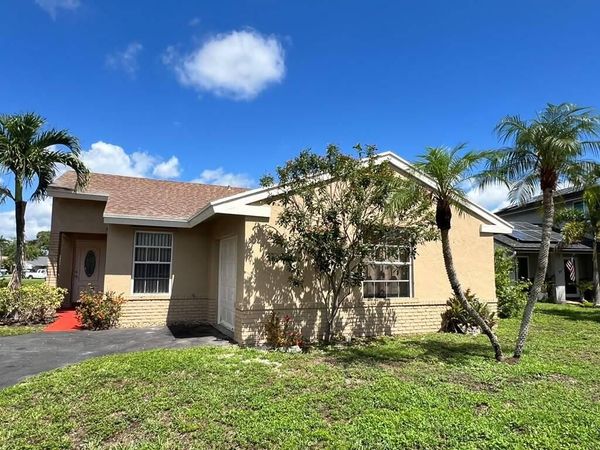 13761 Newport Manor, Davie, FL 33325
