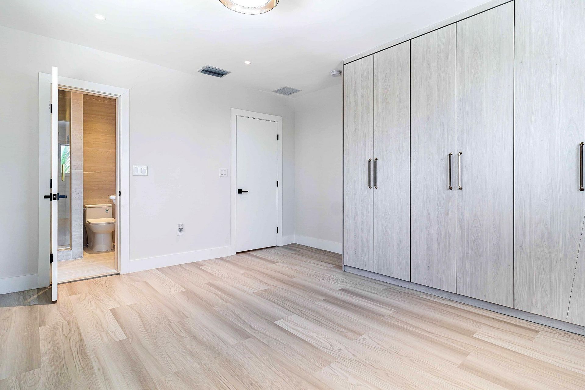 3341 NE 170th Street, North Miami Beach, FL 33160 Photo