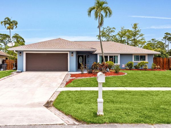 986 Cherry Lane, Wellington, FL 33414