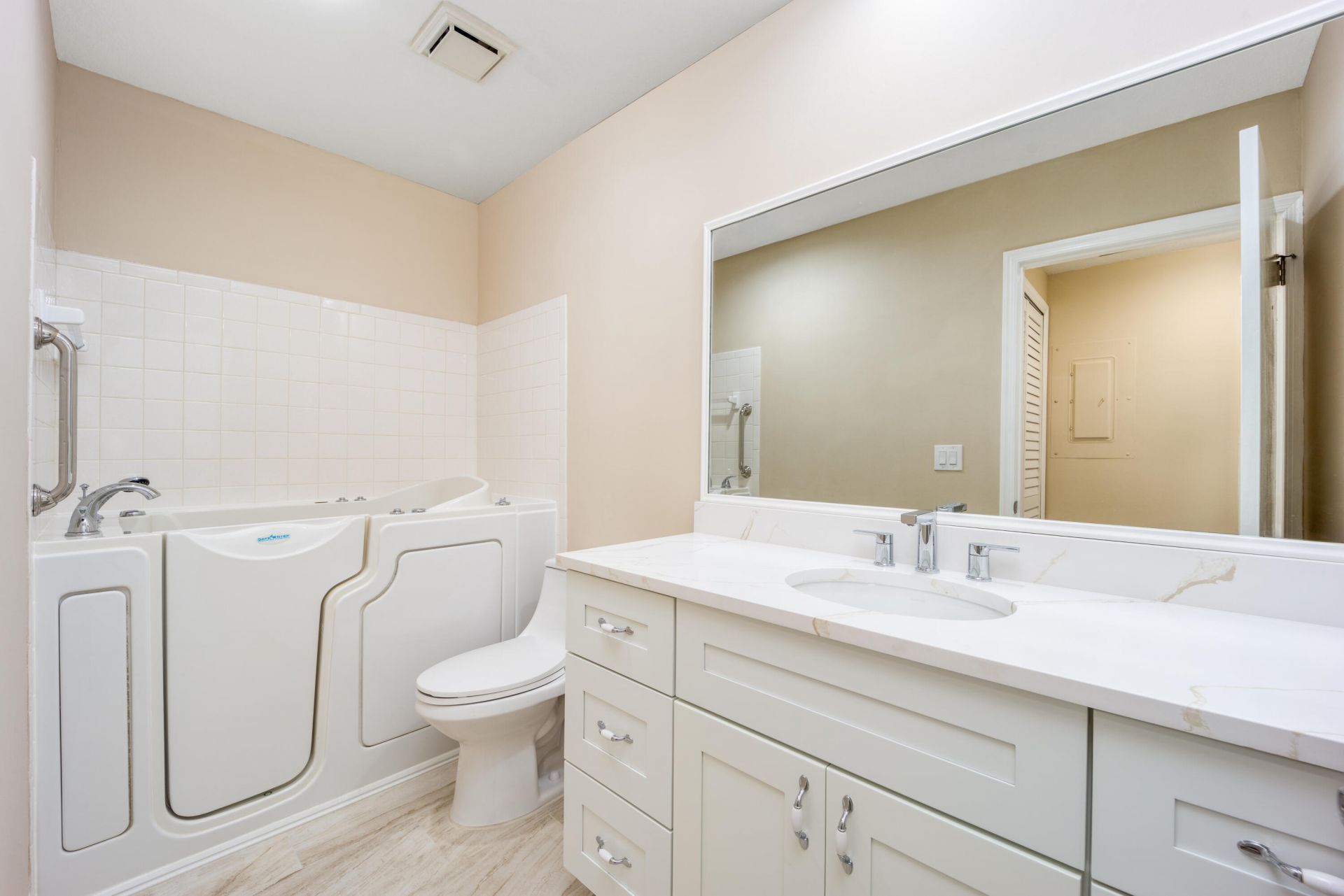 1600 SE Saint Lucie Boulevard, Unit 205, Stuart, FL 34996 Photo