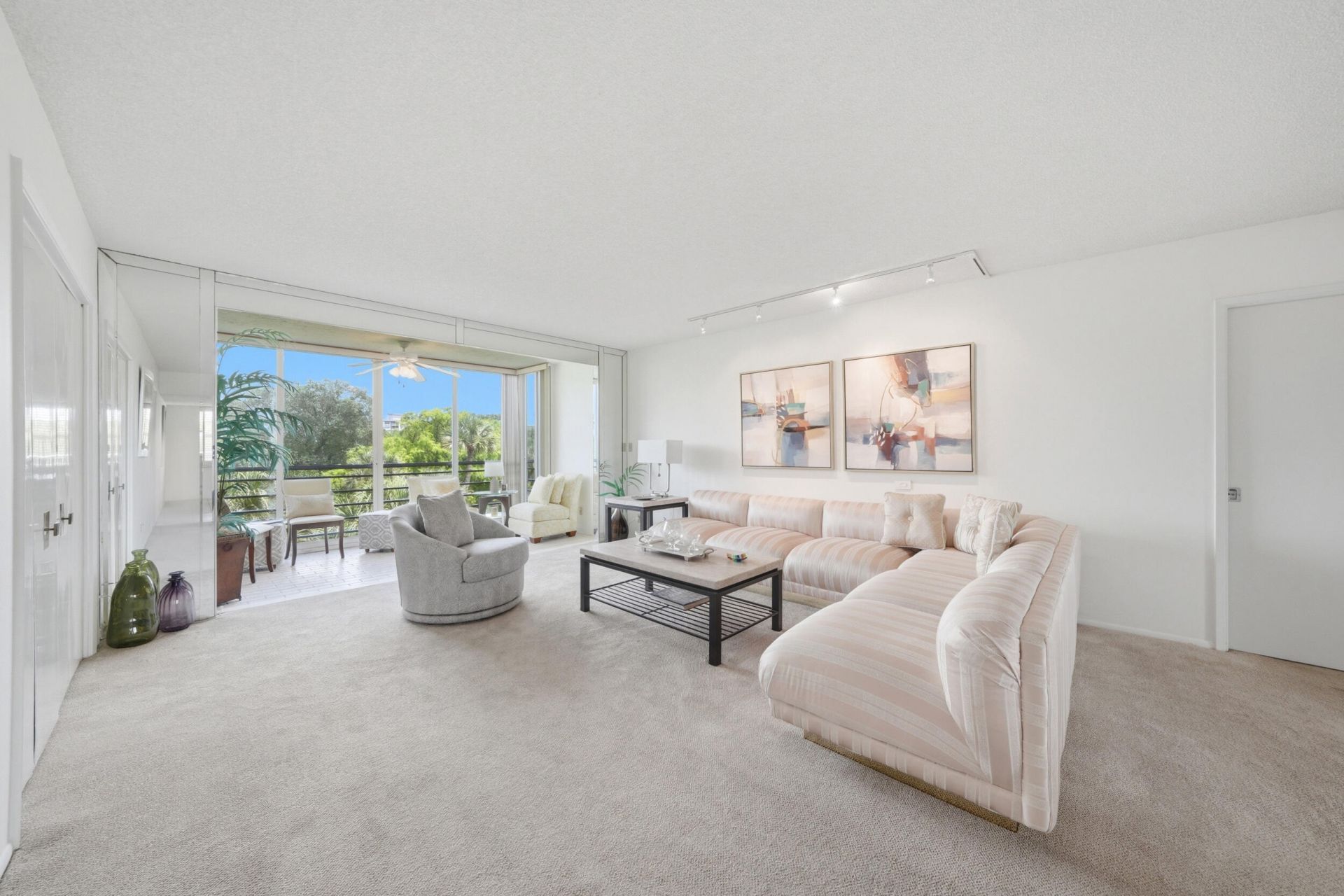 3800 Oaks Clubhouse Drive, Unit 410, Pompano Beach, FL 33069 Photo