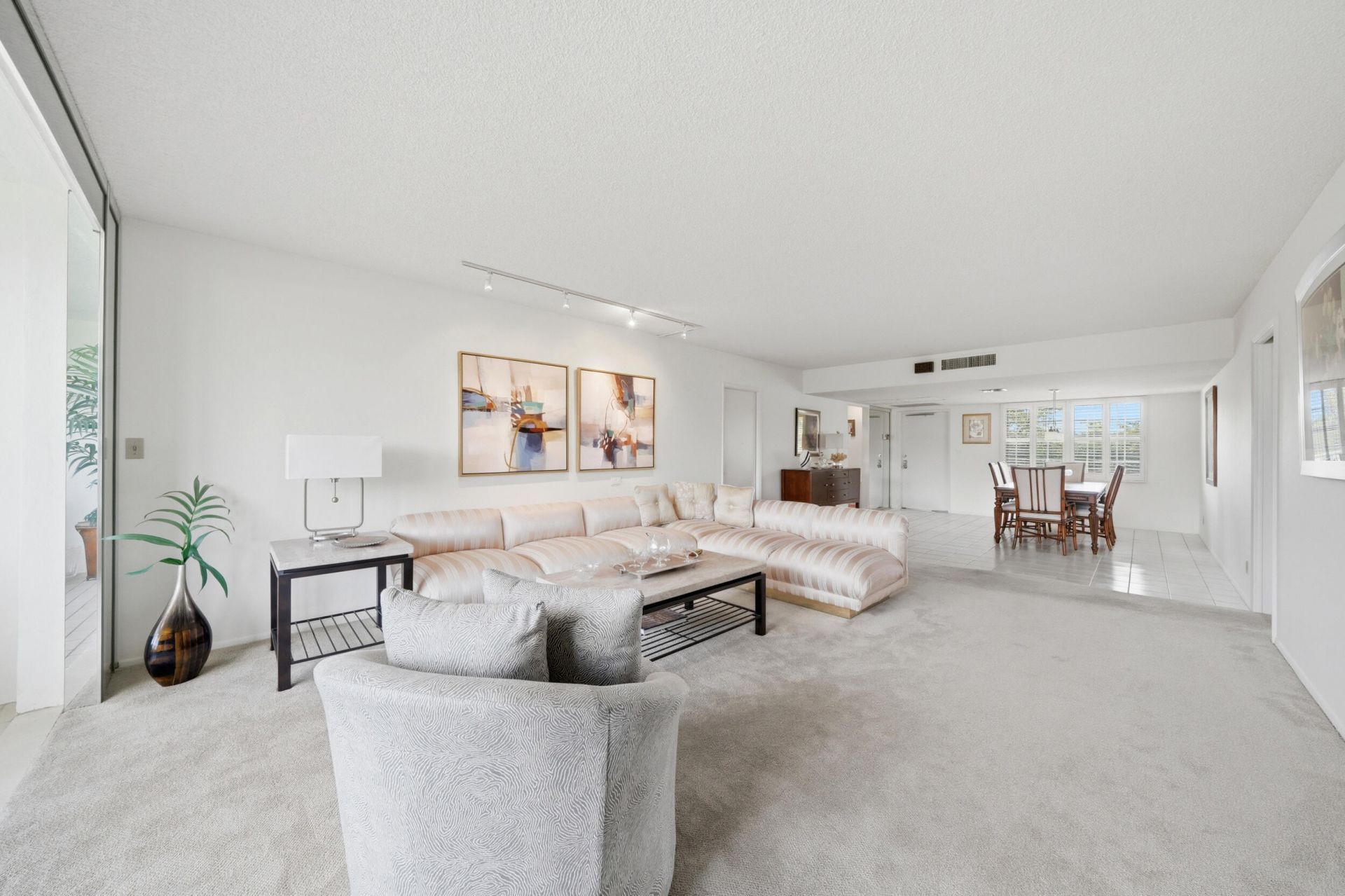 3800 Oaks Clubhouse Drive, Unit 410, Pompano Beach, FL 33069 Photo