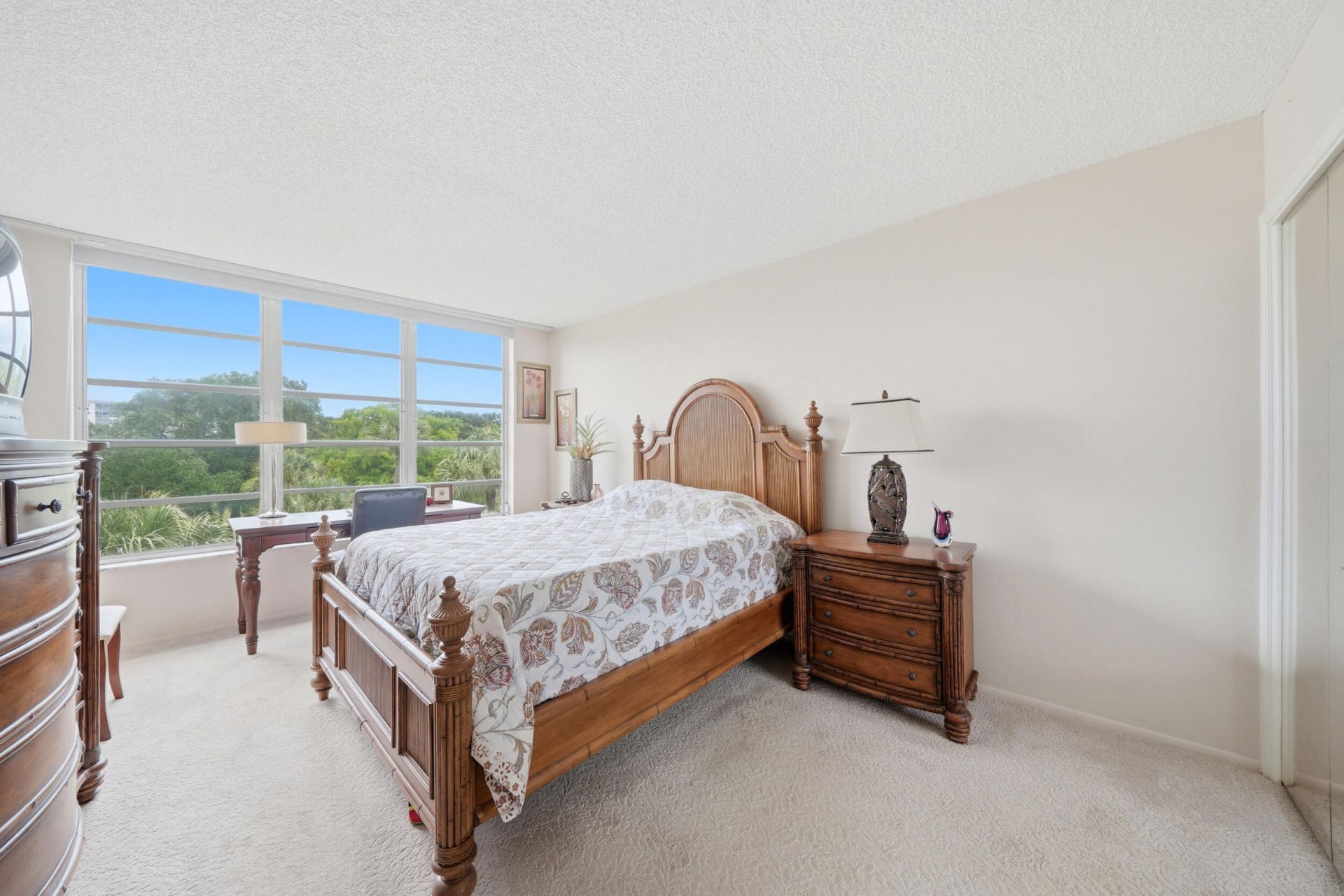 3800 Oaks Clubhouse Drive, Unit 410, Pompano Beach, FL 33069 Photo