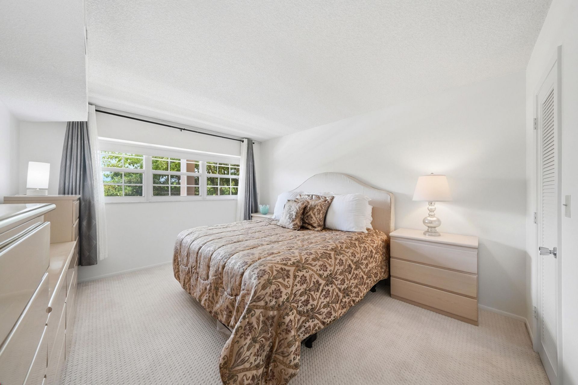 3800 Oaks Clubhouse Drive, Unit 410, Pompano Beach, FL 33069 Photo