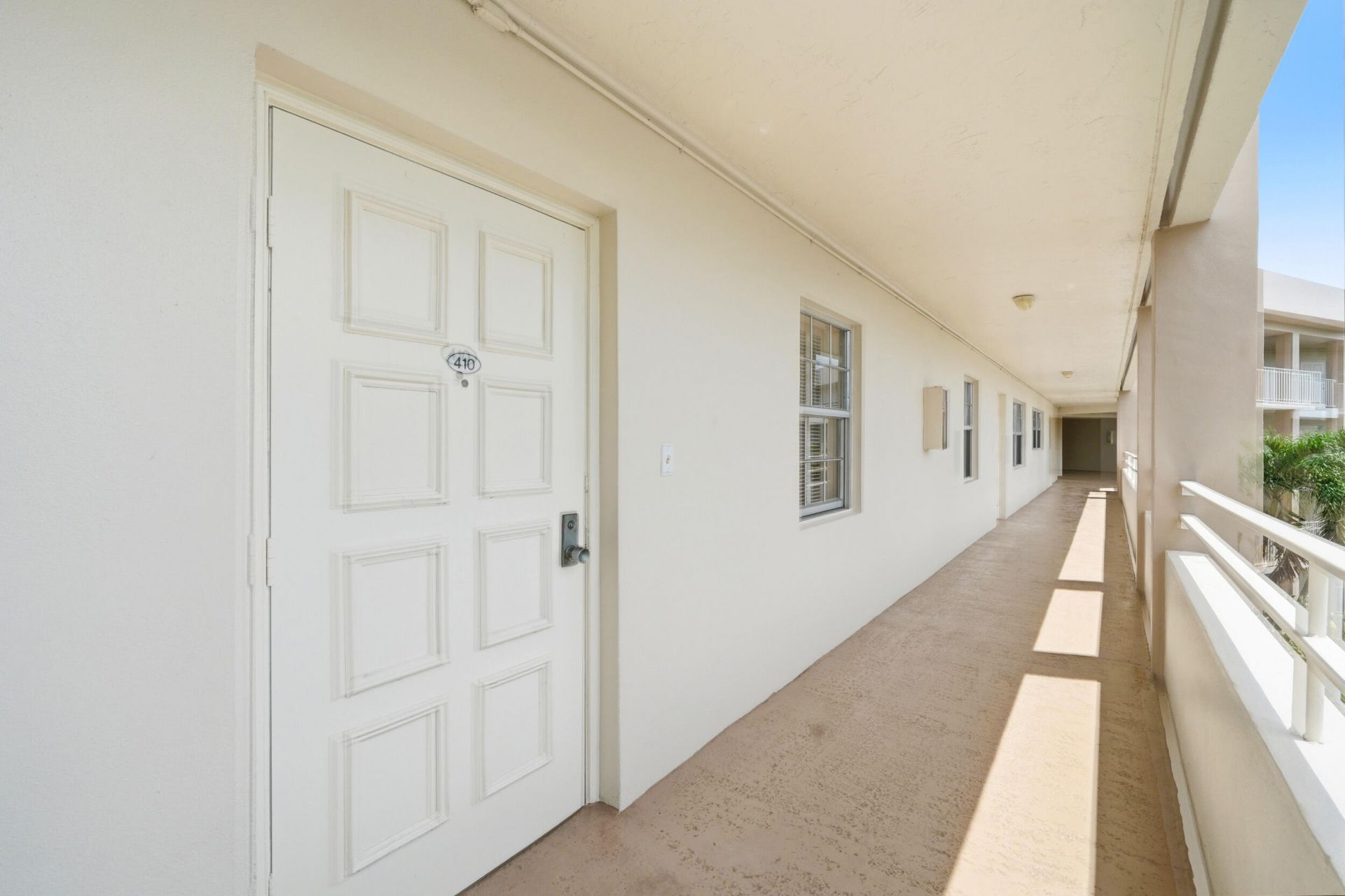 3800 Oaks Clubhouse Drive, Unit 410, Pompano Beach, FL 33069 Photo