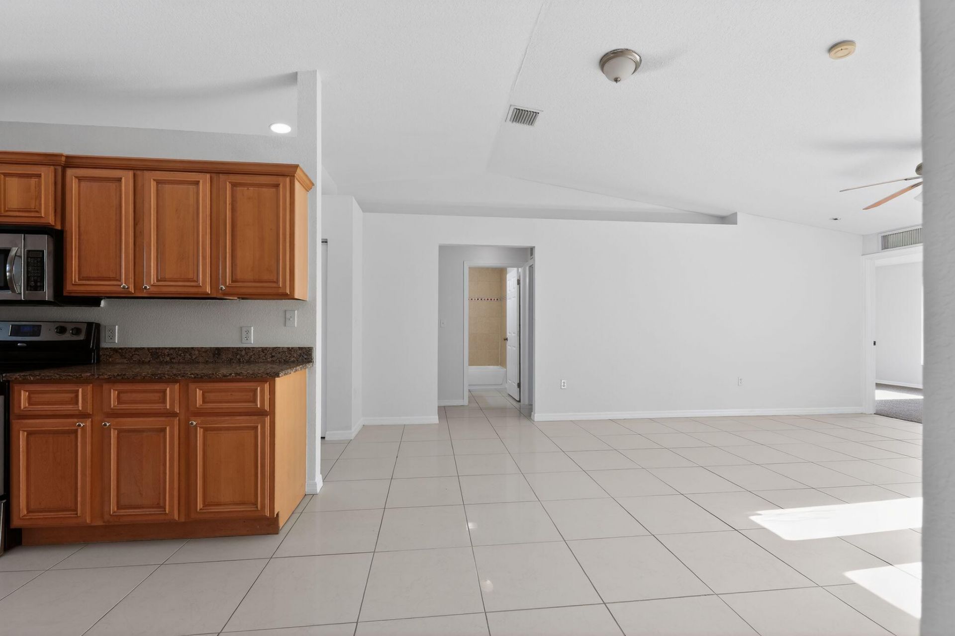 138 Dabou Loop, Belle Glade, FL 33430 Photo