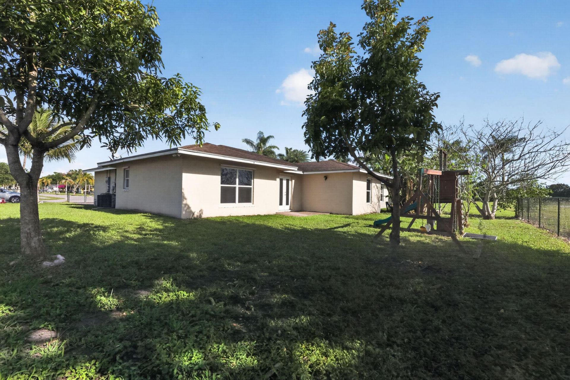 138 Dabou Loop, Belle Glade, FL 33430 Photo