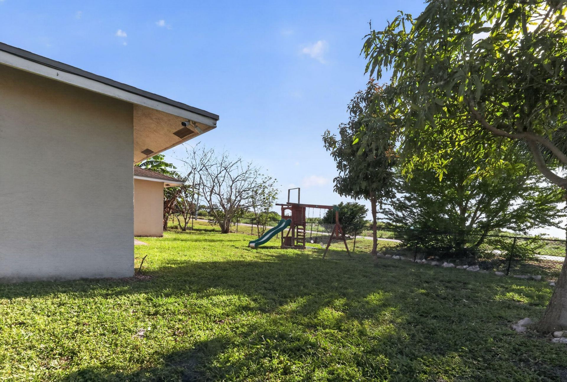 138 Dabou Loop, Belle Glade, FL 33430 Photo